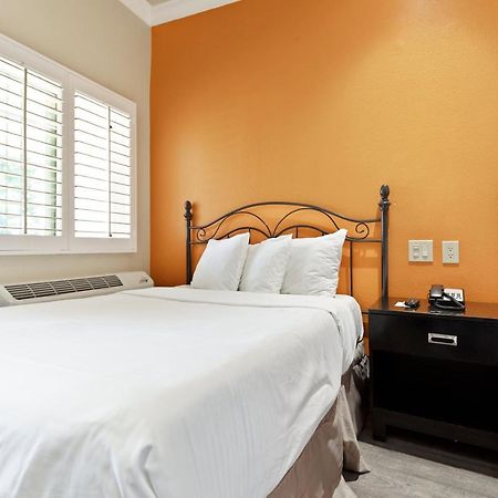 Le Blanc Inn & Suites El Monte Εξωτερικό φωτογραφία
