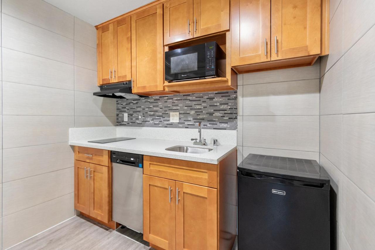 Le Blanc Inn & Suites El Monte Εξωτερικό φωτογραφία