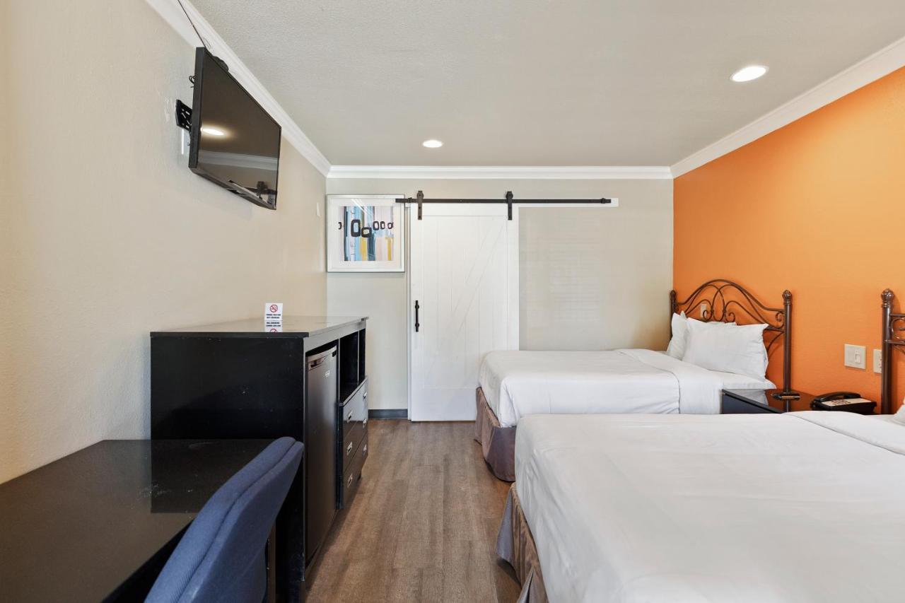 Le Blanc Inn & Suites El Monte Εξωτερικό φωτογραφία