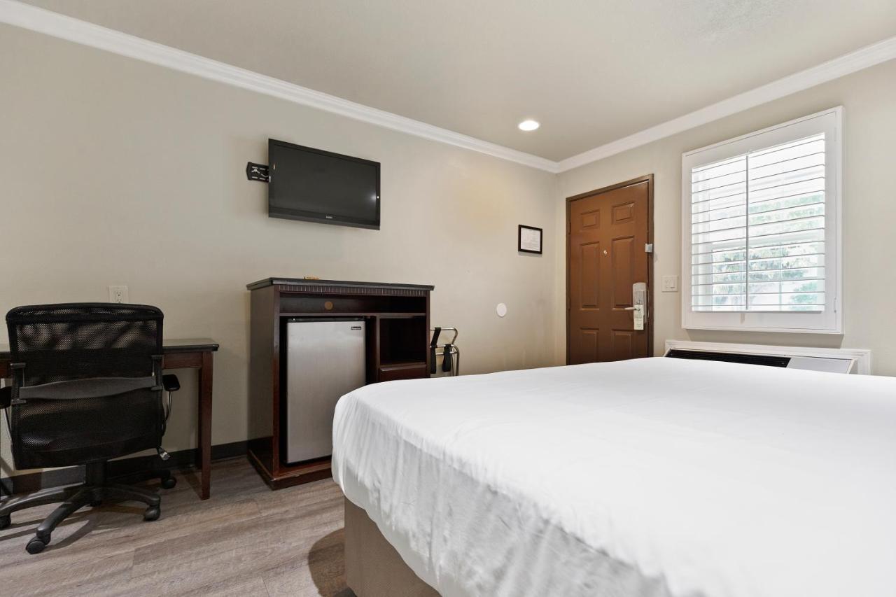 Le Blanc Inn & Suites El Monte Εξωτερικό φωτογραφία
