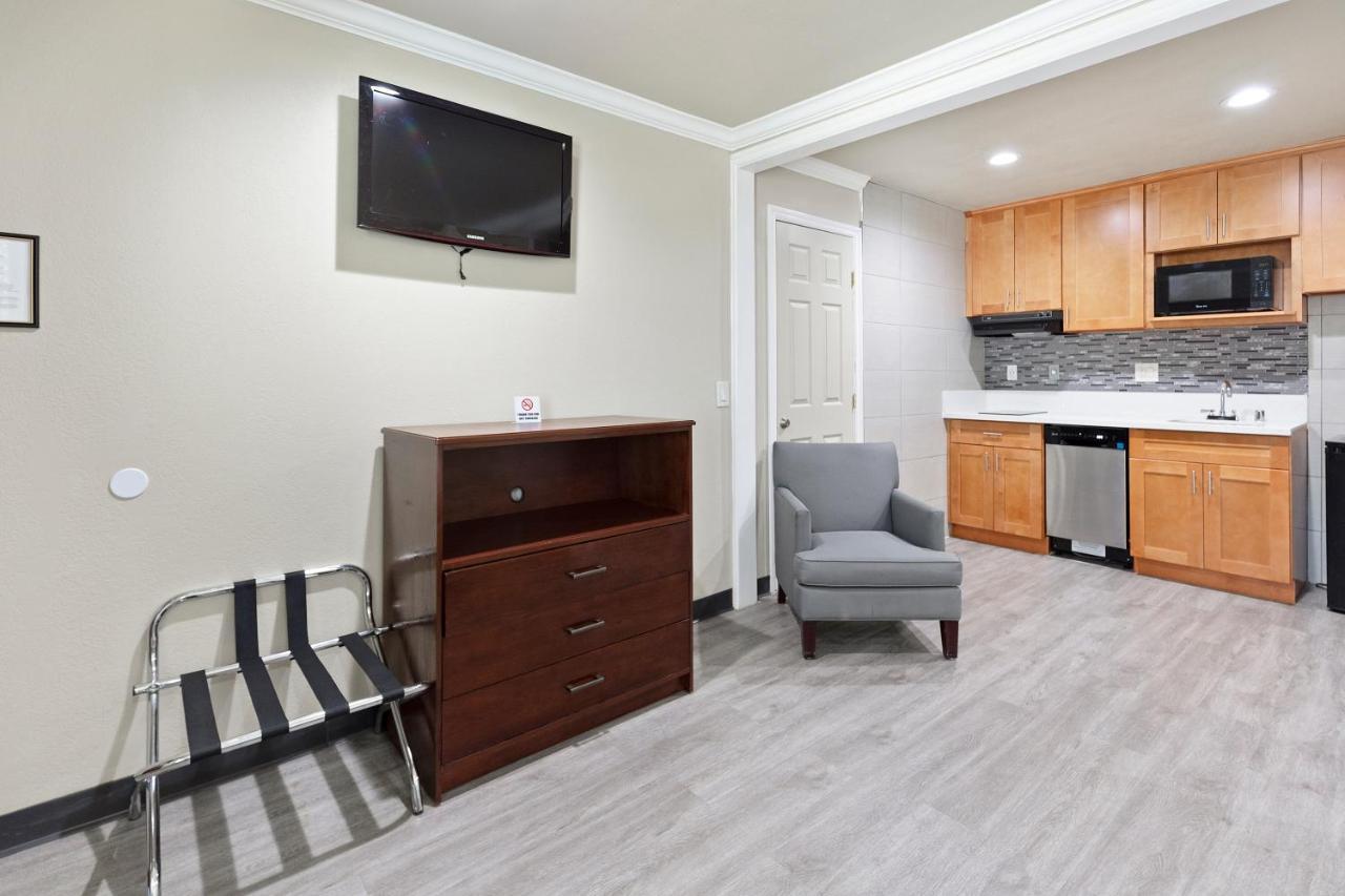 Le Blanc Inn & Suites El Monte Εξωτερικό φωτογραφία