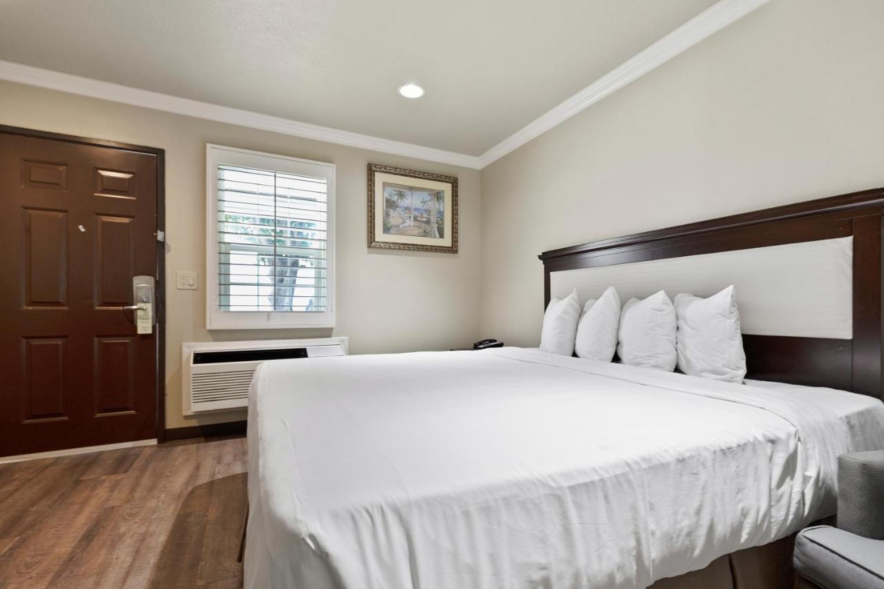 Le Blanc Inn & Suites El Monte Εξωτερικό φωτογραφία
